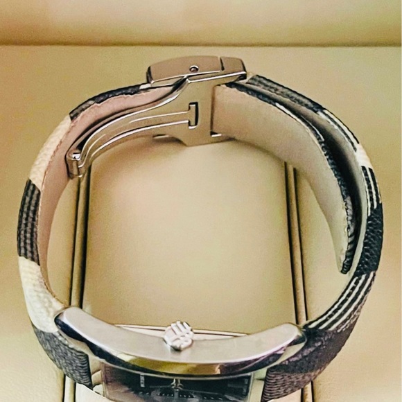 100% Authentic Burberry Watch for women - Picture 3 of 7